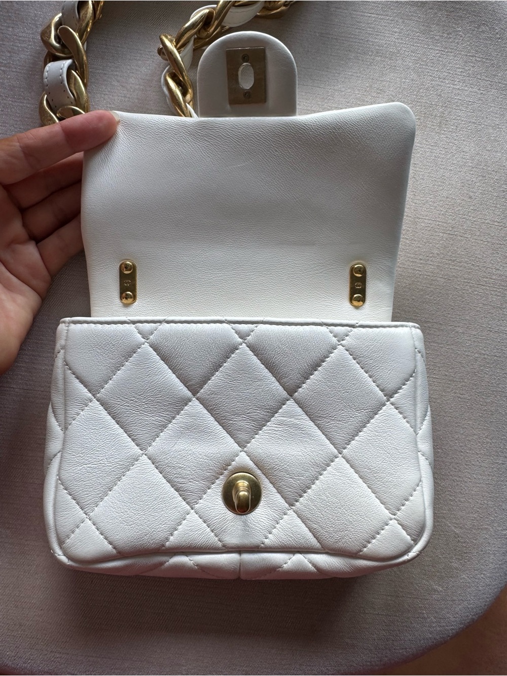 CHANEL White Quilted Leather Shoulder Bag with Gold Hardware - Picture 12 of 16